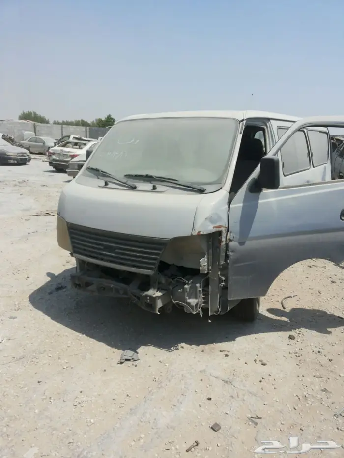 باص نيسان اورفان مصدوم ((قطع غيار فقط)) 3