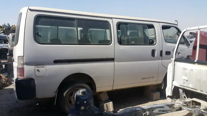 باص نيسان اورفان مصدوم ((قطع غيار فقط)) 2