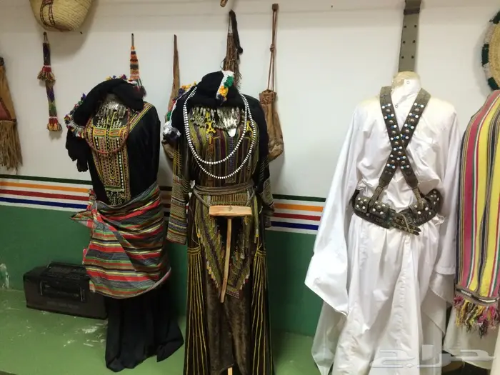 متحف تراثي كامل نادر للبيع اكثر من 255 قطعه 18