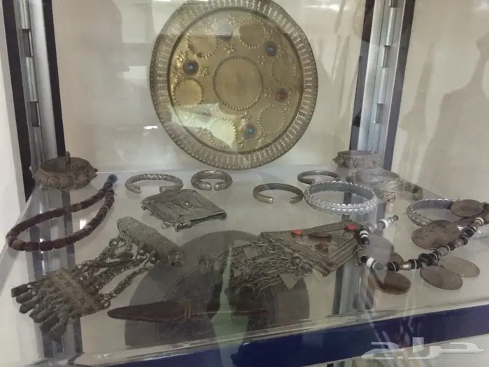 متحف تراثي كامل نادر للبيع اكثر من 255 قطعه 24