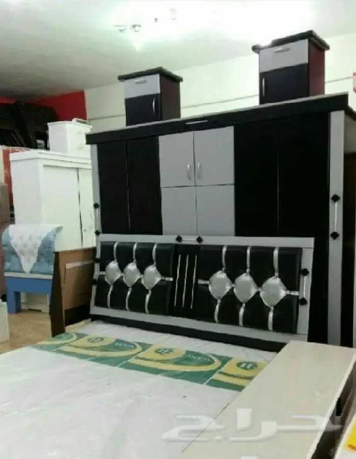 السلام عليكم يوجد غرف نوم 6قطع السعر 1200