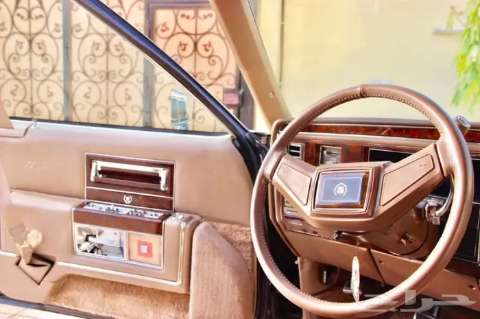 شاهدوا مجموعة سياراتنا الكلاسيكية بالموقع. 25