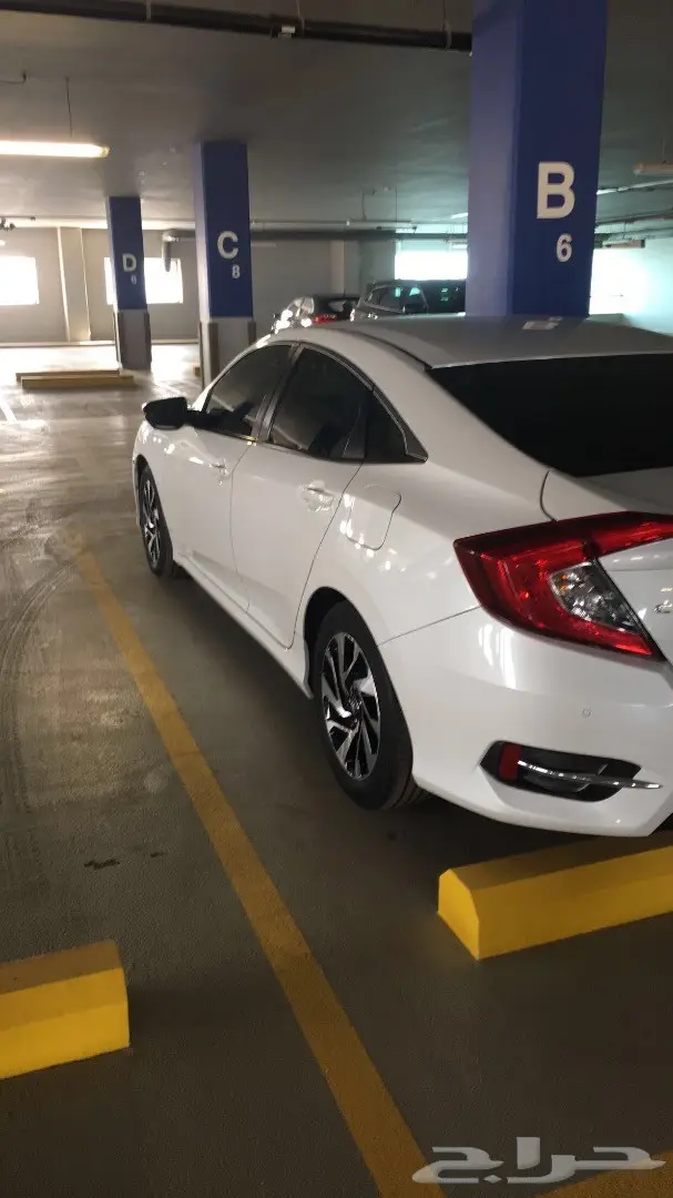 للبيع اوالبدل هوندا سيفيك 2016 نص فل 2000 CC (image 3)