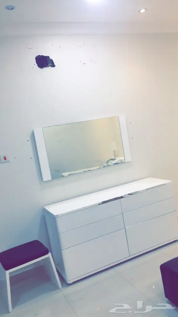 دولاب غرفة نوم وفرن كهربائي وتسريحه 