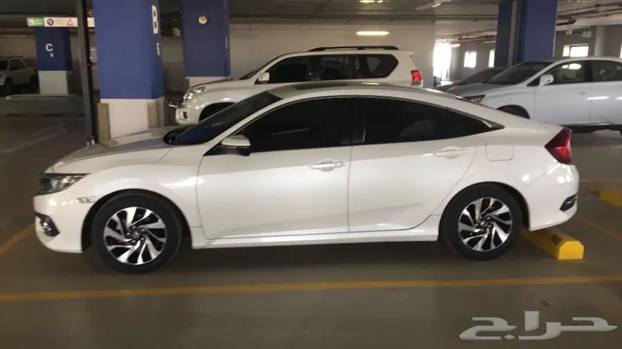 للبيع اوالبدل هوندا سيفيك 2016 نص فل 2000 CC (image 5)