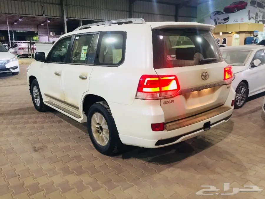 لاندكروزر GXR.3 2018 فل كامل سعودي 224.000 (image 7)