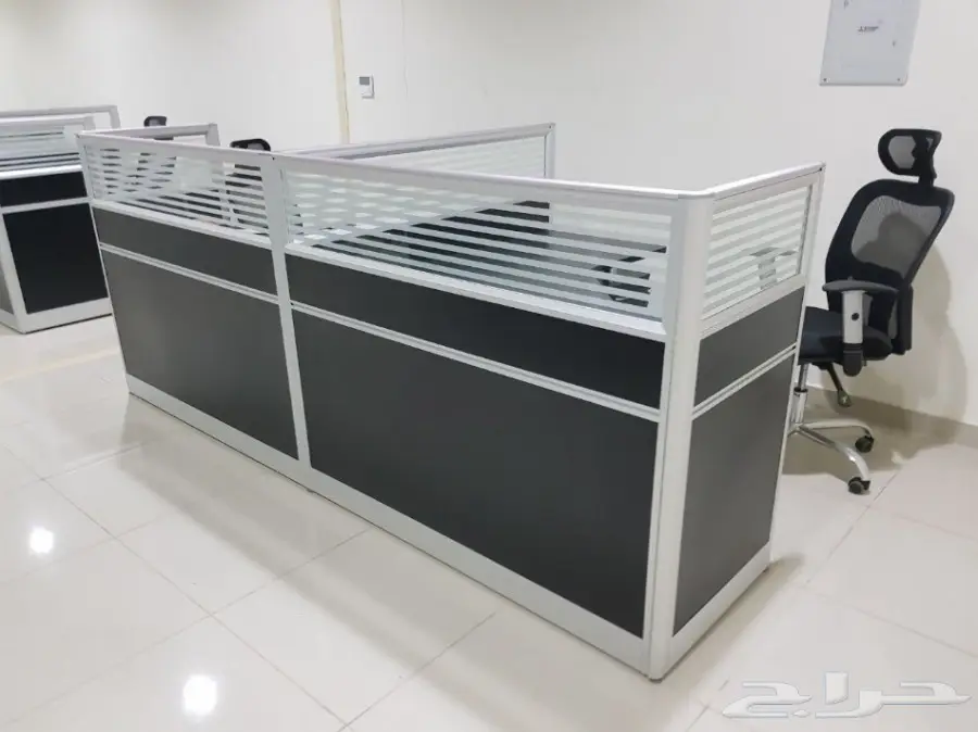 اثاث مكتبي  ورك ستيشن ومكاتب رئيسية شبه جديدة (image 3)