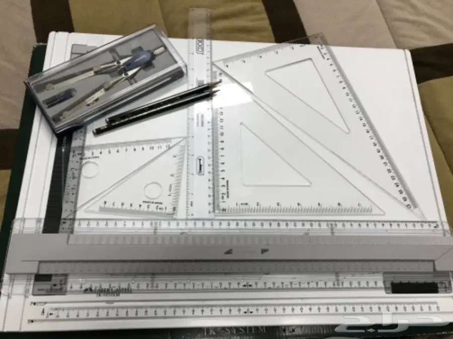 ادوات رسم هندسي