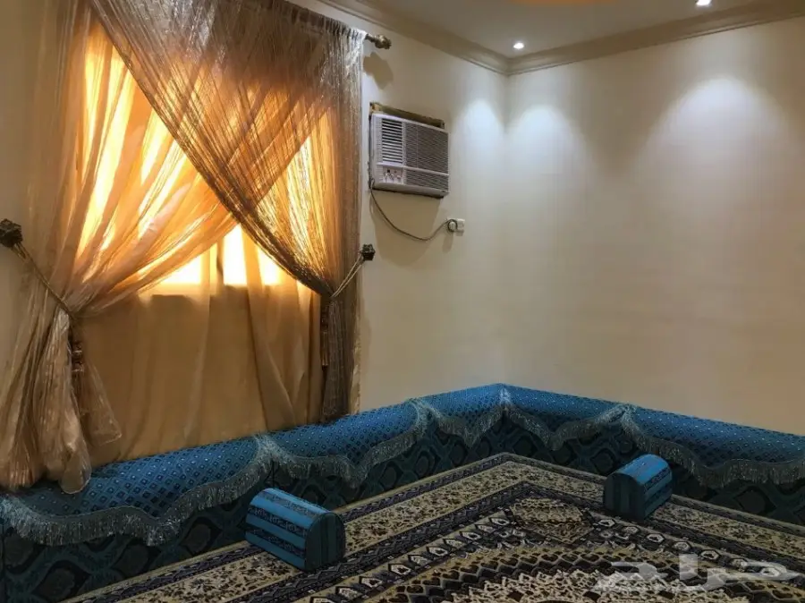 مساند ظهر مع ستائره (image 1)