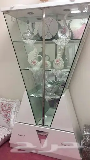 دولاب تحف زجاجي (image 1)