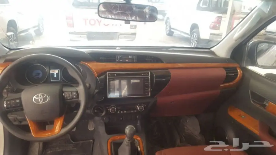 تويوتا هايلكس 4X4 موديل 2017سوبرGLX سعر 8800 (image 6)