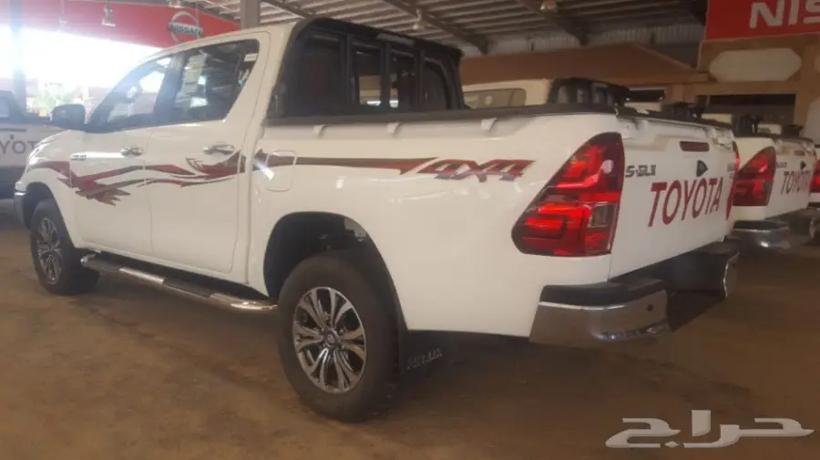 تويوتا هايلكس 4X4 موديل 2017سوبرGLX سعر 8800 (image 8)