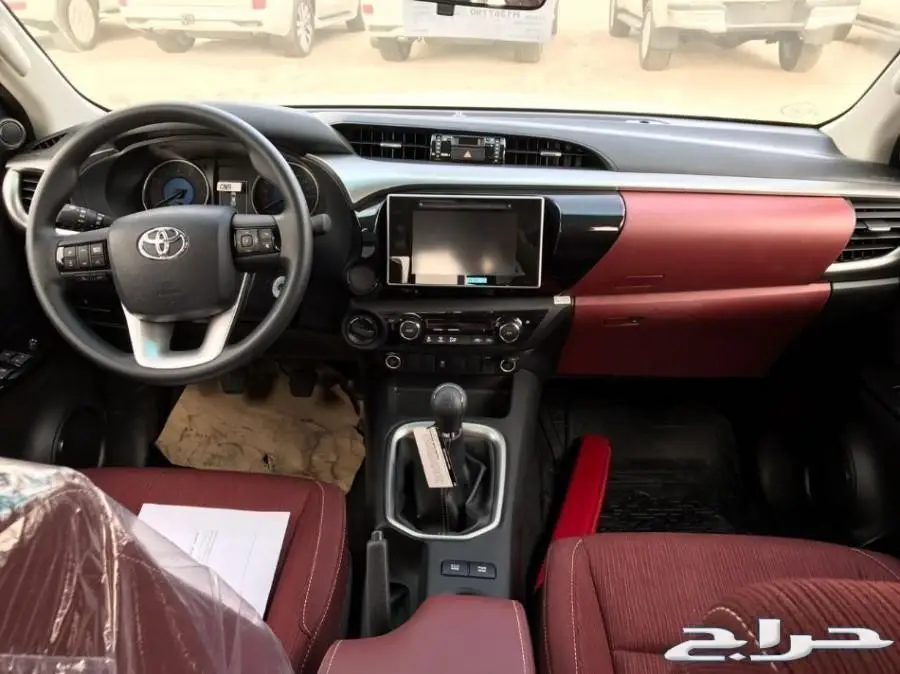 تويوتا هايلكس 4X4 موديل 2017سوبرGLX سعر 8800 (image 3)