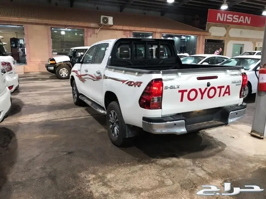 تويوتا هايلكس 4X4 موديل 2017سوبرGLX سعر 8800 (image 9)