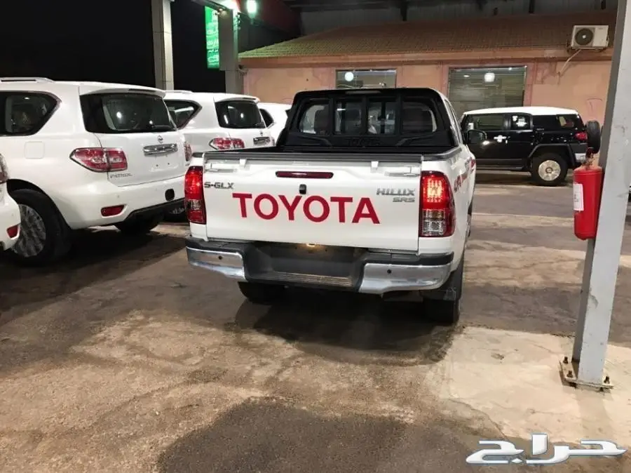 تويوتا هايلكس 4X4 موديل 2017سوبرGLX سعر 8800 (image 10)