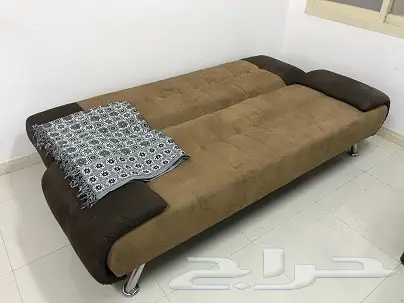 طاولة طعام و كنب سرير