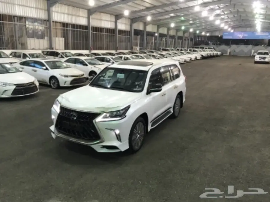 لكزس LX 570. سعودي 2018 (image 4)