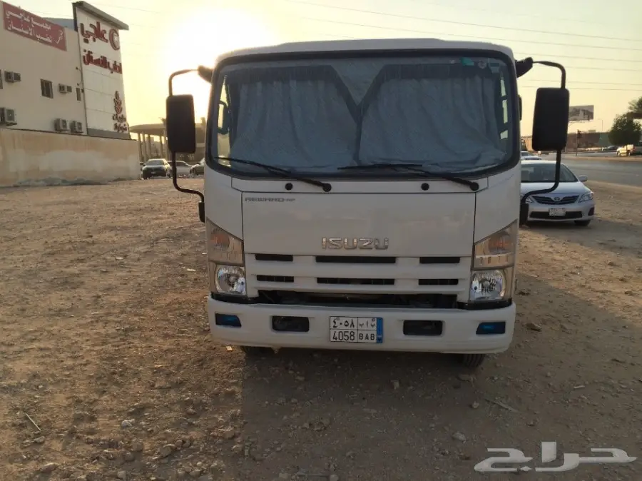 للبيع سطحه شبه مخزنه 2015