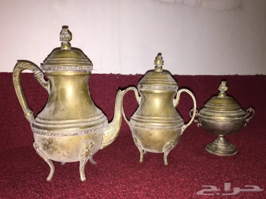 نجر قديم منقوش واباريق نحاس تراث