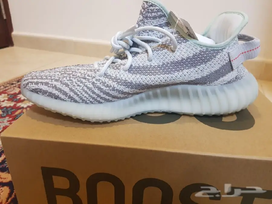 Yeezy 350 V2 Blue Tint Riyadh ييزي الرياض (image 3)