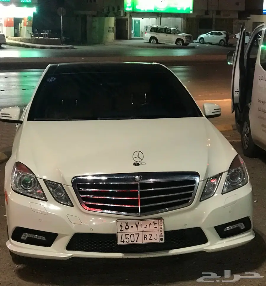 2010 Mercedes-Benz E-Class For (image 1)