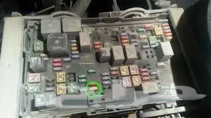 علبة فيوزات للجمس يوكن وتاهو 2009 (image 3)