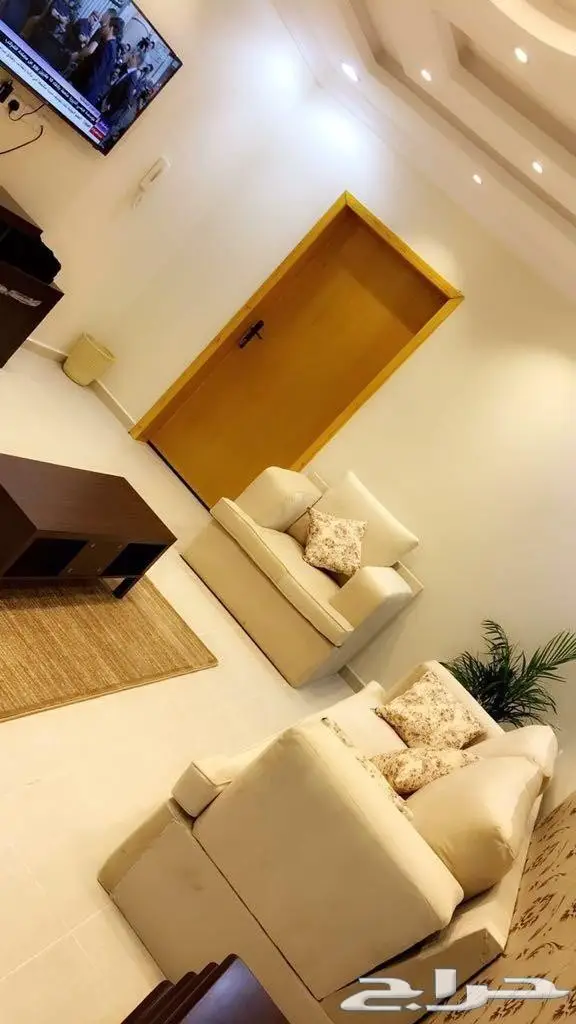 للبيع كنب قطعتين شبه جديدة نظيفه جدا جدا