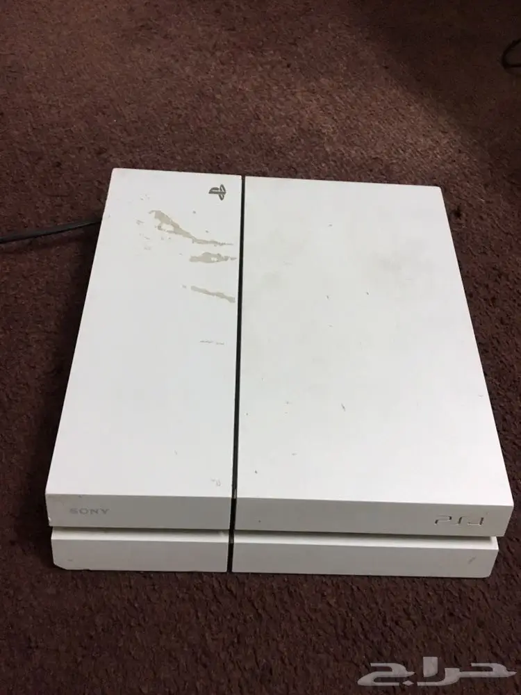 للبيع بلايستيشن 4 مع يد 