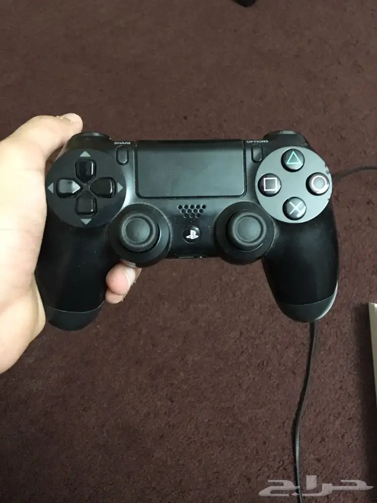 للبيع بلايستيشن 4 مع يد  (image 2)
