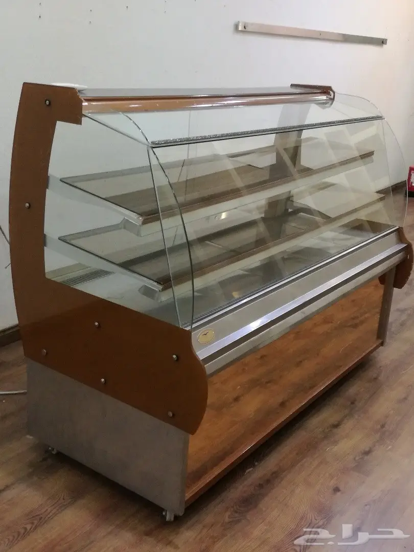 ((للبيع بالتقسيط))  ثلاجة عرض صقر الجزيرة..  (image 1)