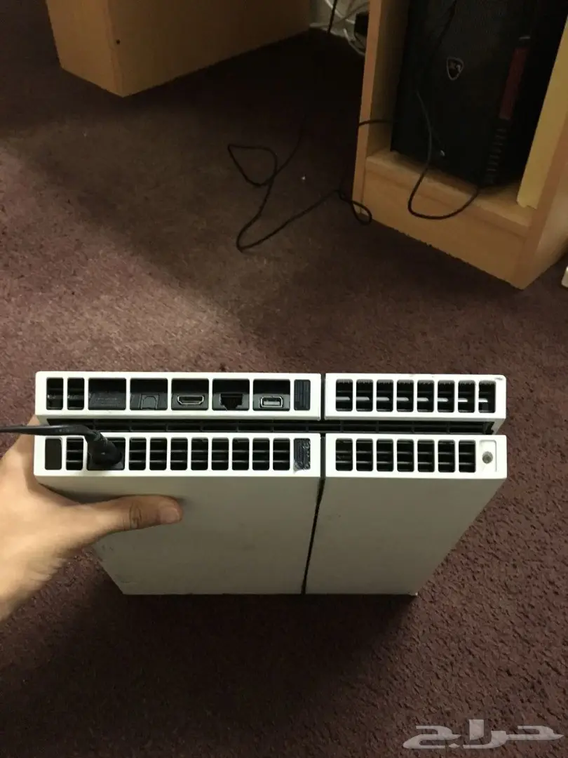 للبيع بلايستيشن 4 مع يد  (image 3)