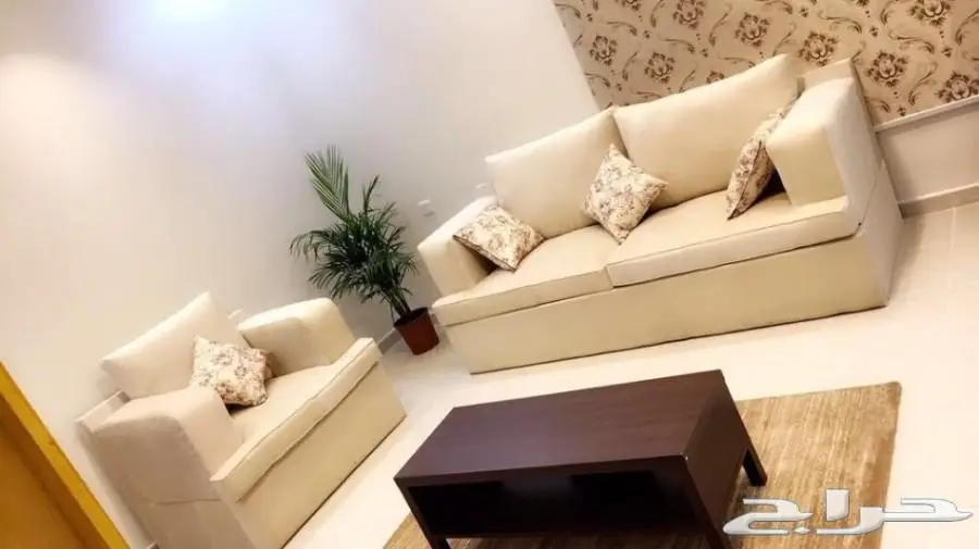 للبيع كنب قطعتين شبه جديدة نظيفه جدا جدا (image 1)