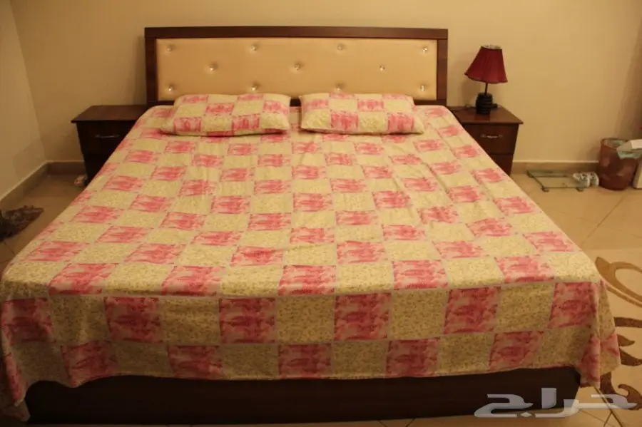 جدة غرفة نوم وطنى - طاولة طعام مع بوفيه ايكيا (image 3)