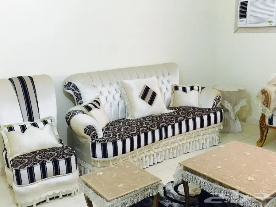 كنبة فاخرة ونظيفة كالجديد! (image 1)