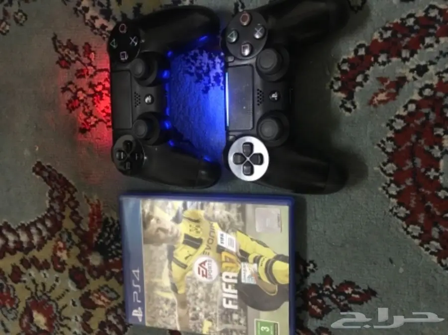 بلاستيشن 4 معه 2 يد اصلي وفيفا 16 ب900ريال (image 1)