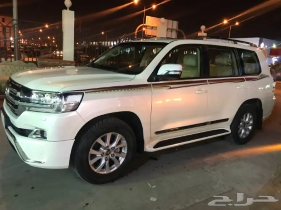 للبيع: سيارة نيسان جيكس ار 2017 بريمي - فرصة لا تُفوّت!