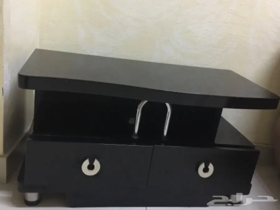 طاولة تلفزيون سوداء - فرصة رائعة! (image 1)