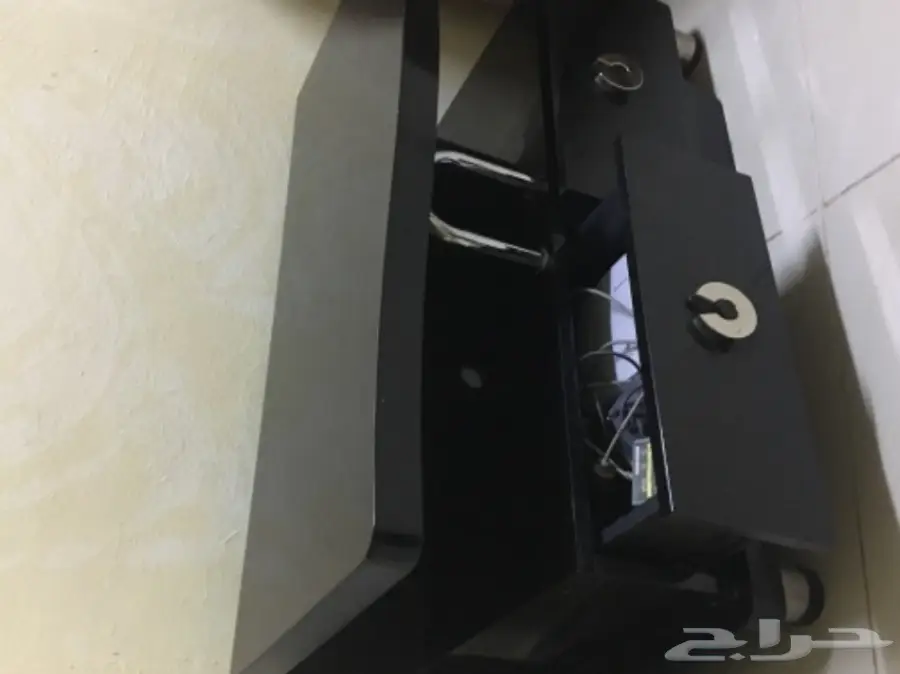 طاولة تلفزيون سوداء - فرصة رائعة! (image 2)