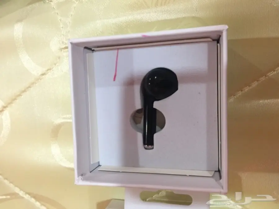 سماعه و الشاحن بدون سلك 