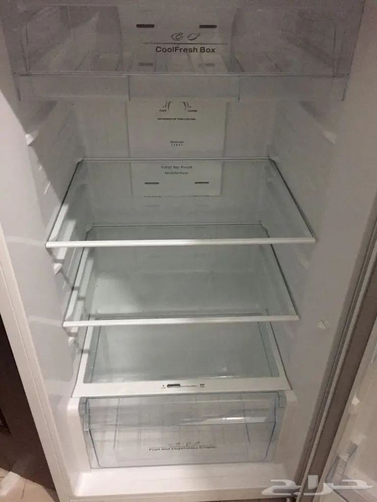 ثلاجة Hisense أبيض 11.2 قدم - بحالة ممتازة!