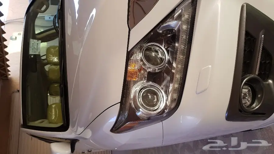 لكزس14 سبورت ماشي55 مشروط ابيض داخل بيج