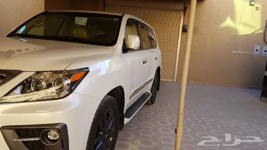 لكزس14 سبورت ماشي55 مشروط ابيض داخل بيج (image 1)