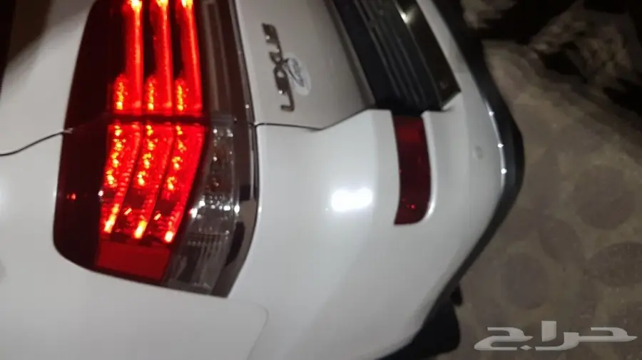 لكزس14 سبورت ماشي55 مشروط ابيض داخل بيج (image 2)