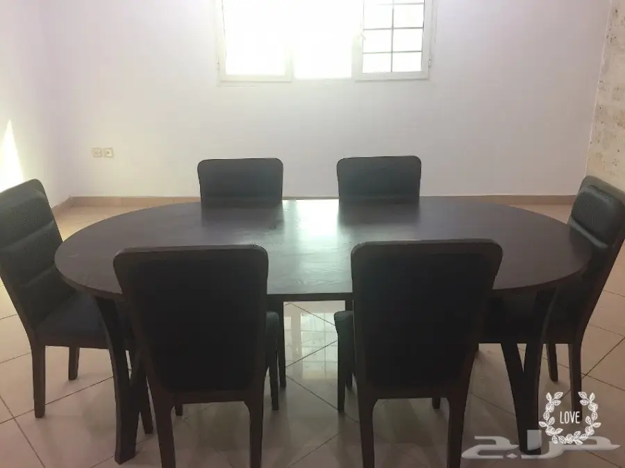 طاولة سفرة للبيع بحالة ممتازة ب 500