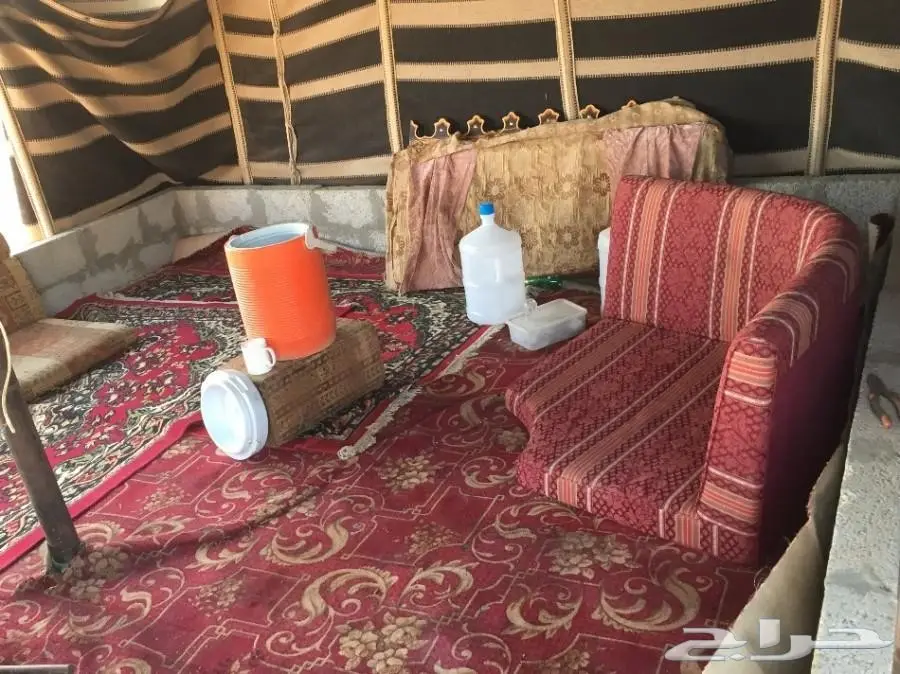 مخيم مع اغراضه بالرياض 