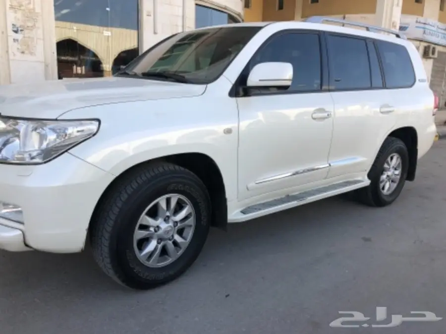 لاندكروزر 2011 ستين عام  (image 1)