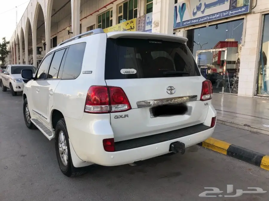 لاندكروزر 2011 ستين عام  (image 2)