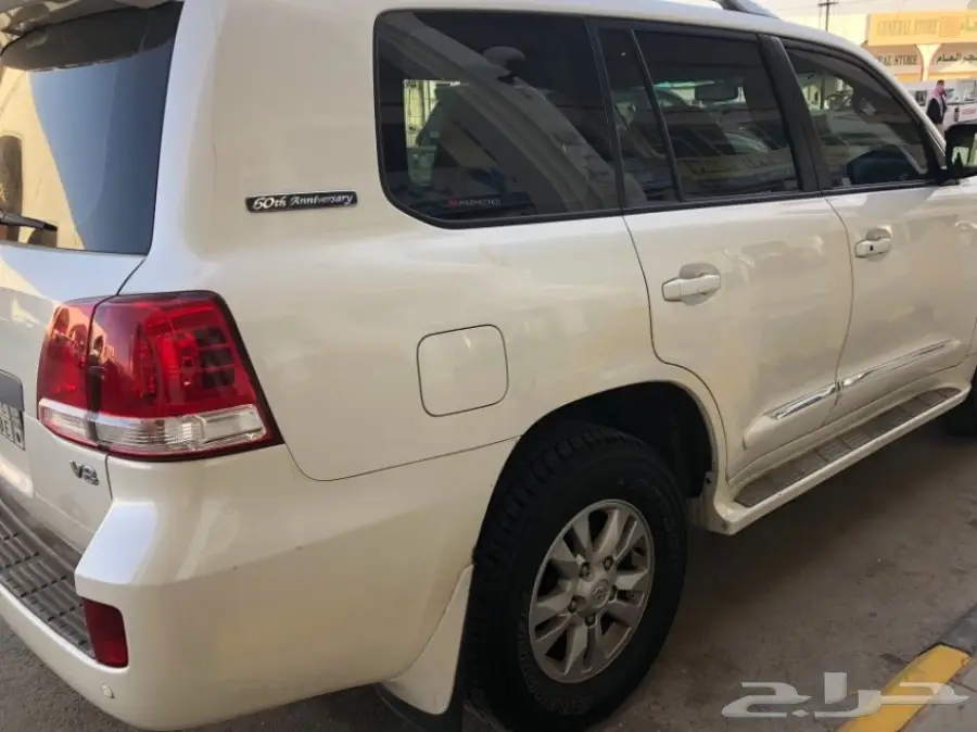 لاندكروزر 2011 ستين عام  (image 4)