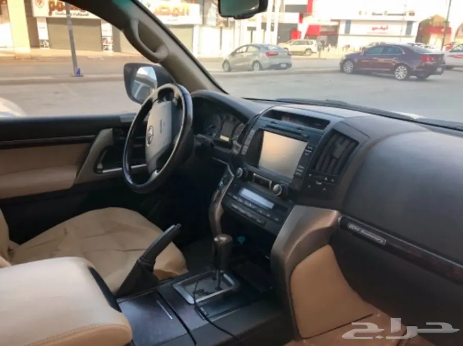 لاندكروزر 2011 ستين عام  (image 7)