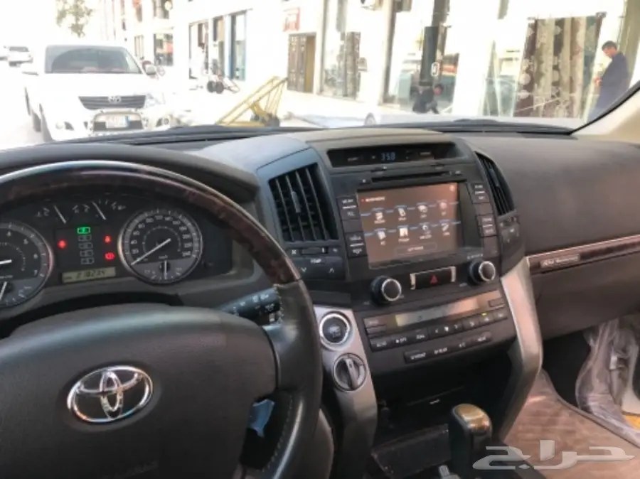 لاندكروزر 2011 ستين عام  (image 9)
